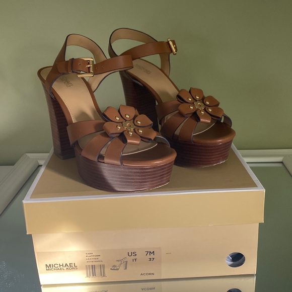 Plateforme sandals!! - Picture 2 of 4